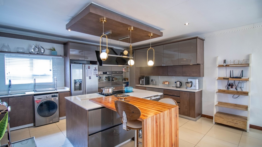 4 Bedroom Property for Sale in Blue Hills Gauteng