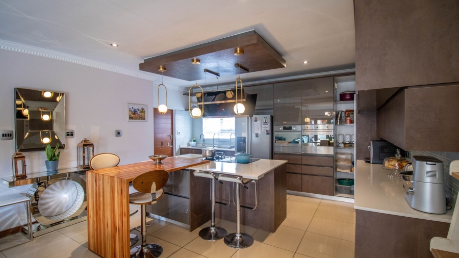 4 Bedroom Property for Sale in Blue Hills Gauteng