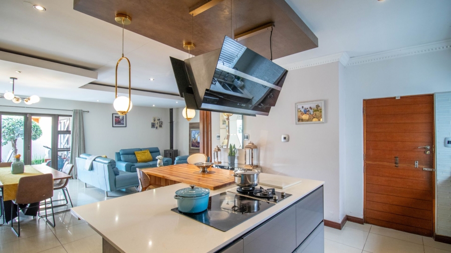 4 Bedroom Property for Sale in Blue Hills Gauteng