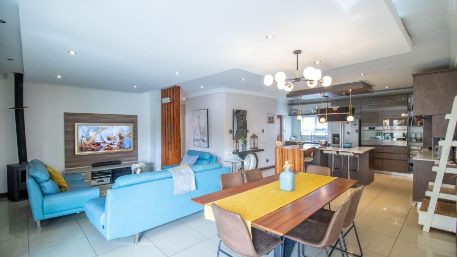 4 Bedroom Property for Sale in Blue Hills Gauteng