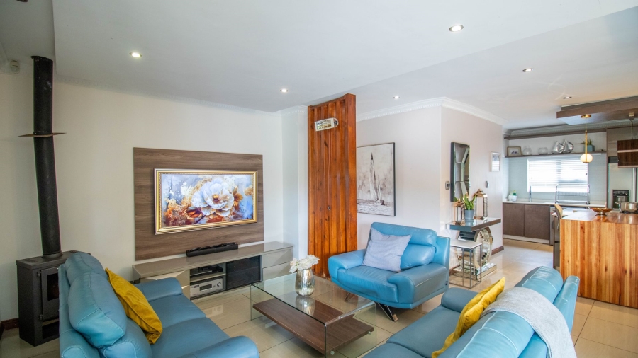 4 Bedroom Property for Sale in Blue Hills Gauteng