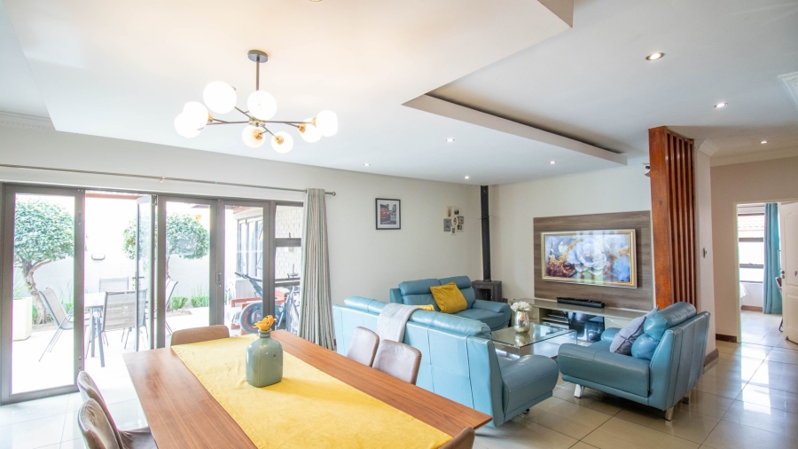 4 Bedroom Property for Sale in Blue Hills Gauteng