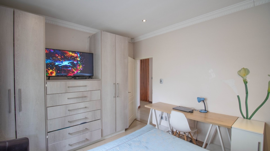 4 Bedroom Property for Sale in Blue Hills Gauteng