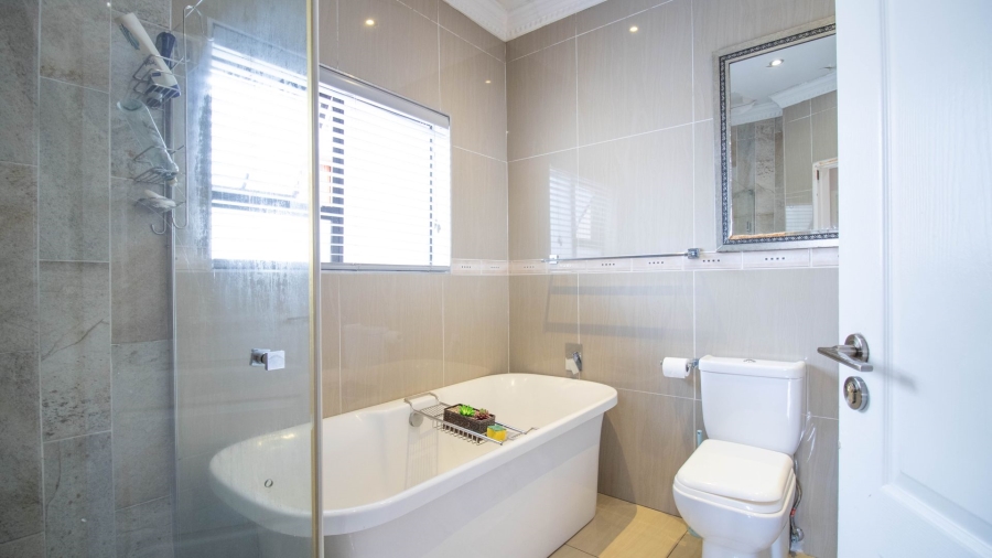 4 Bedroom Property for Sale in Blue Hills Gauteng