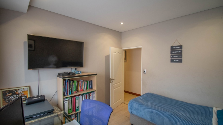 4 Bedroom Property for Sale in Blue Hills Gauteng