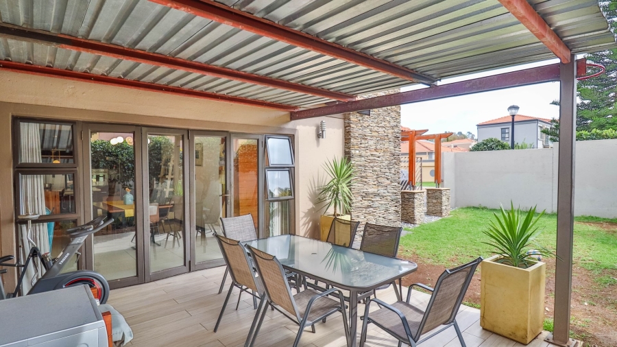 4 Bedroom Property for Sale in Blue Hills Gauteng