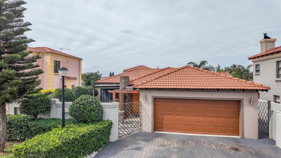 4 Bedroom Property for Sale in Blue Hills Gauteng