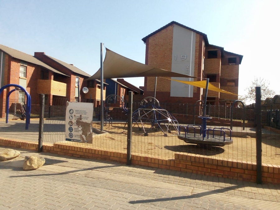 To Let 2 Bedroom Property for Rent in Kibler Park Gauteng