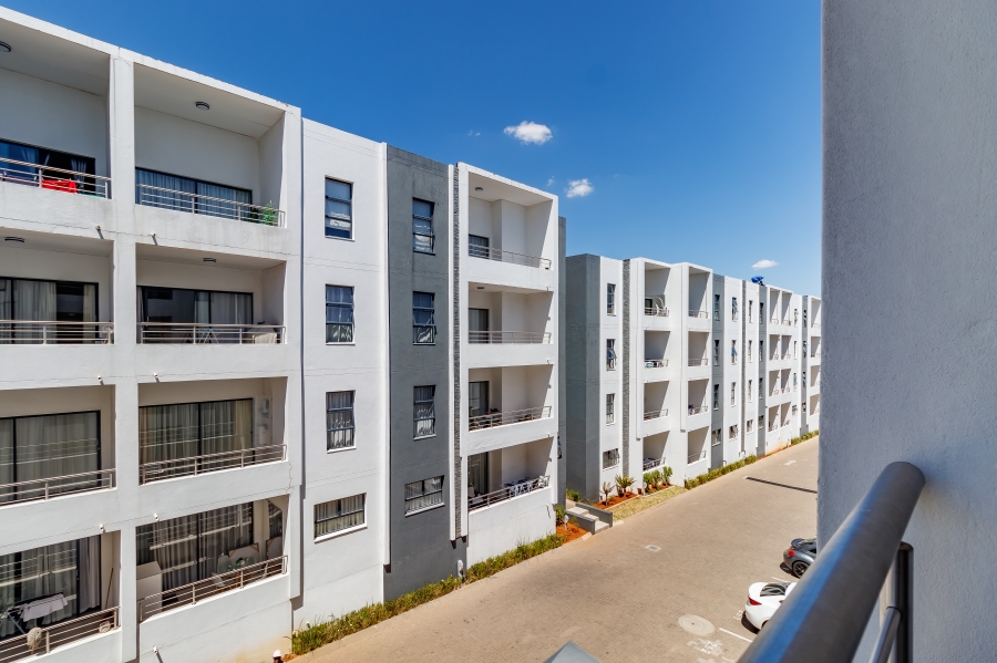 2 Bedroom Property for Sale in Erand Gardens Gauteng