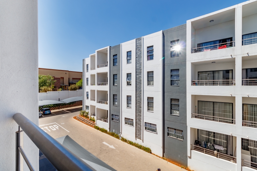 2 Bedroom Property for Sale in Erand Gardens Gauteng