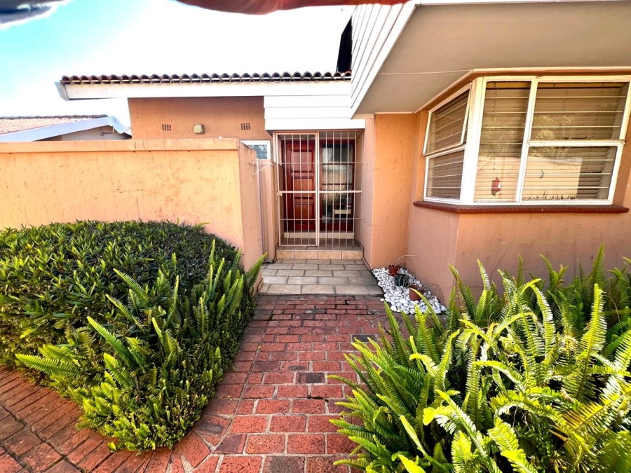 2 Bedroom Property for Sale in Woodmead Gauteng
