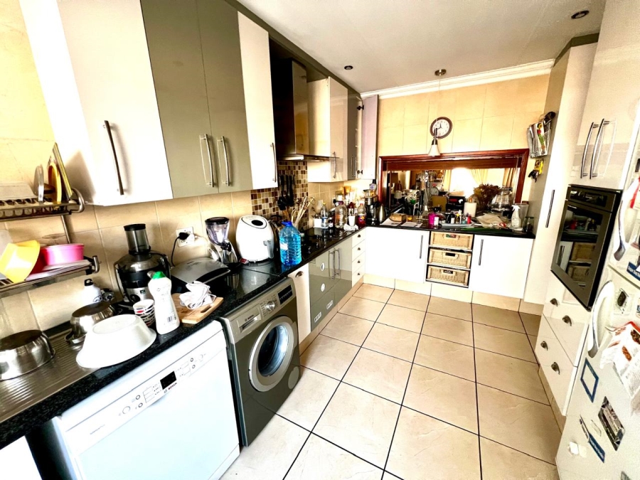 2 Bedroom Property for Sale in Woodmead Gauteng