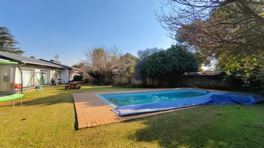 3 Bedroom Property for Sale in Strubenvale Gauteng