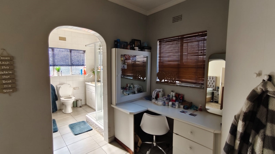 3 Bedroom Property for Sale in Strubenvale Gauteng