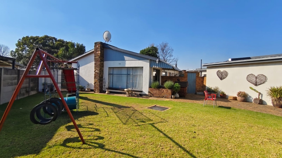 3 Bedroom Property for Sale in Strubenvale Gauteng