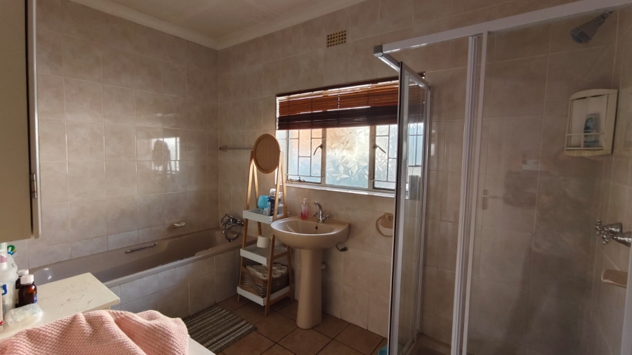 3 Bedroom Property for Sale in Strubenvale Gauteng