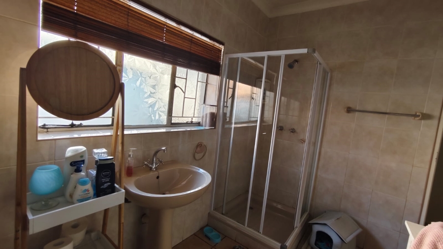 3 Bedroom Property for Sale in Strubenvale Gauteng