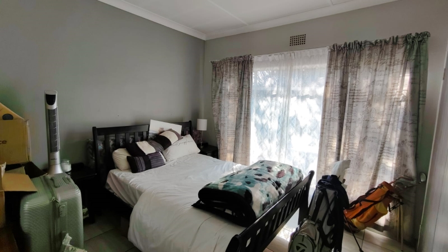 3 Bedroom Property for Sale in Strubenvale Gauteng