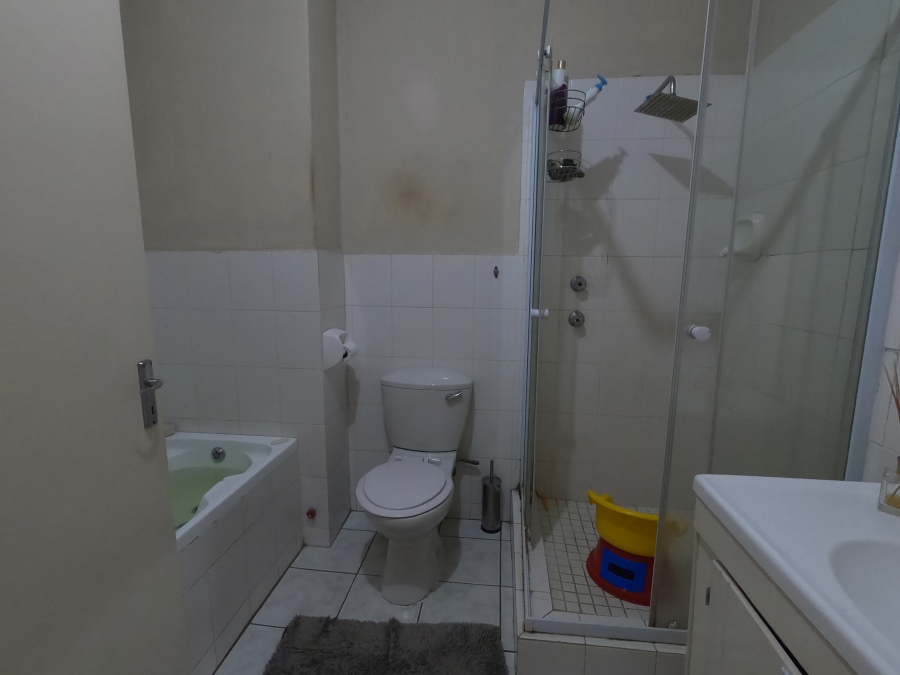 2 Bedroom Property for Sale in Vorna Valley Gauteng