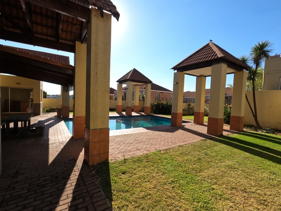 2 Bedroom Property for Sale in Vorna Valley Gauteng