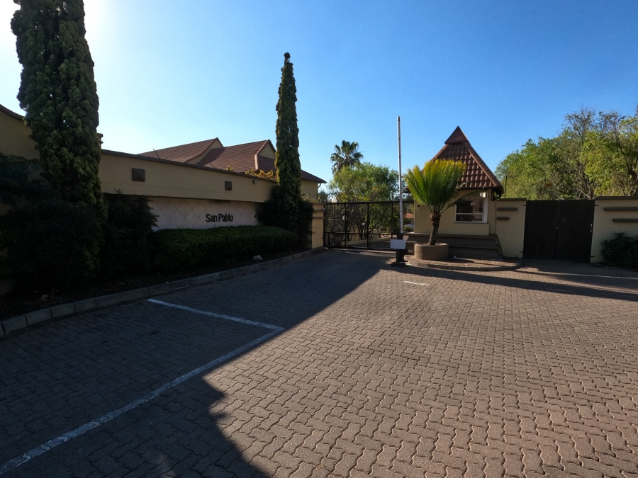 2 Bedroom Property for Sale in Vorna Valley Gauteng