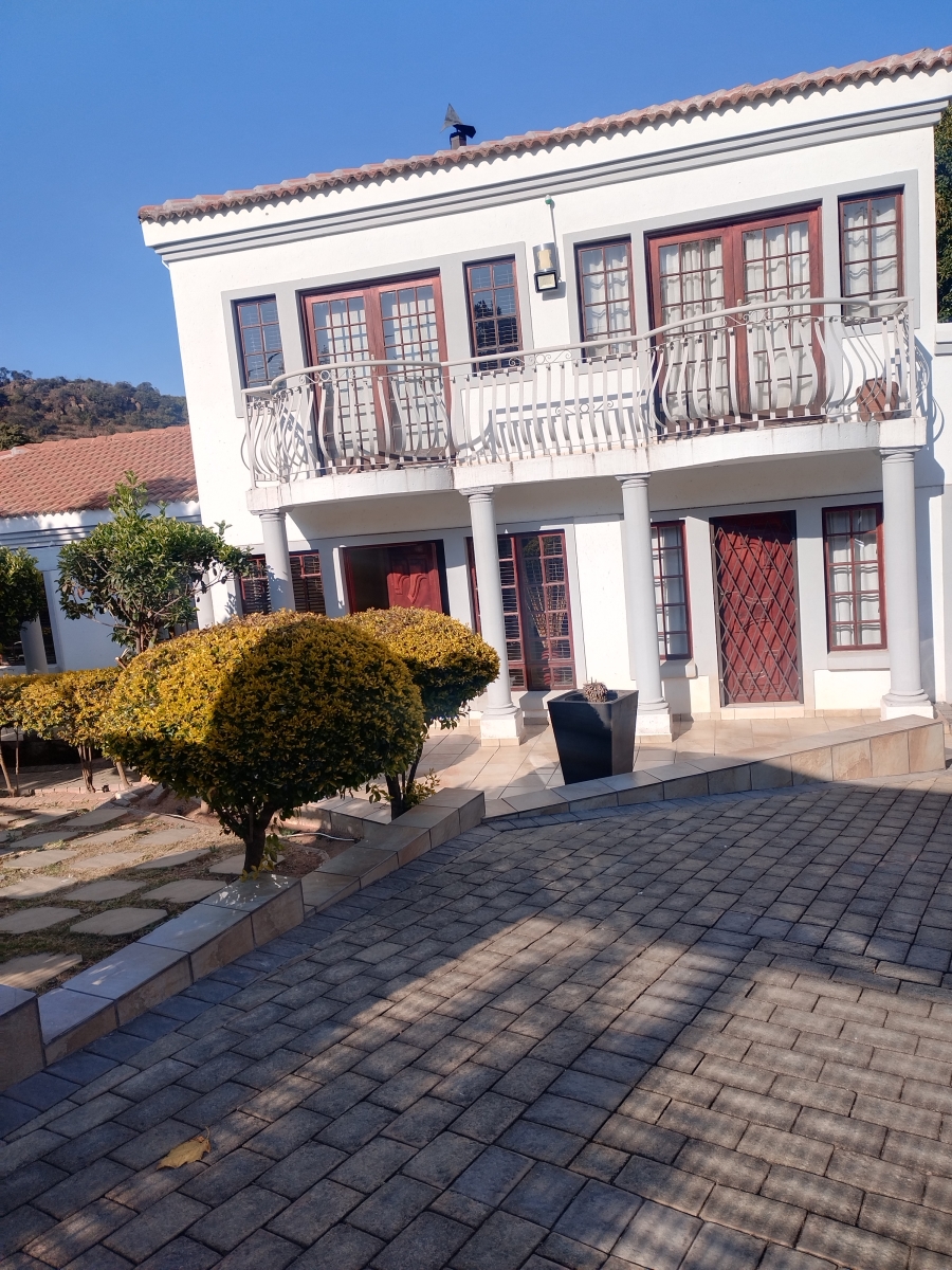 To Let 6 Bedroom Property for Rent in Mondeor Gauteng