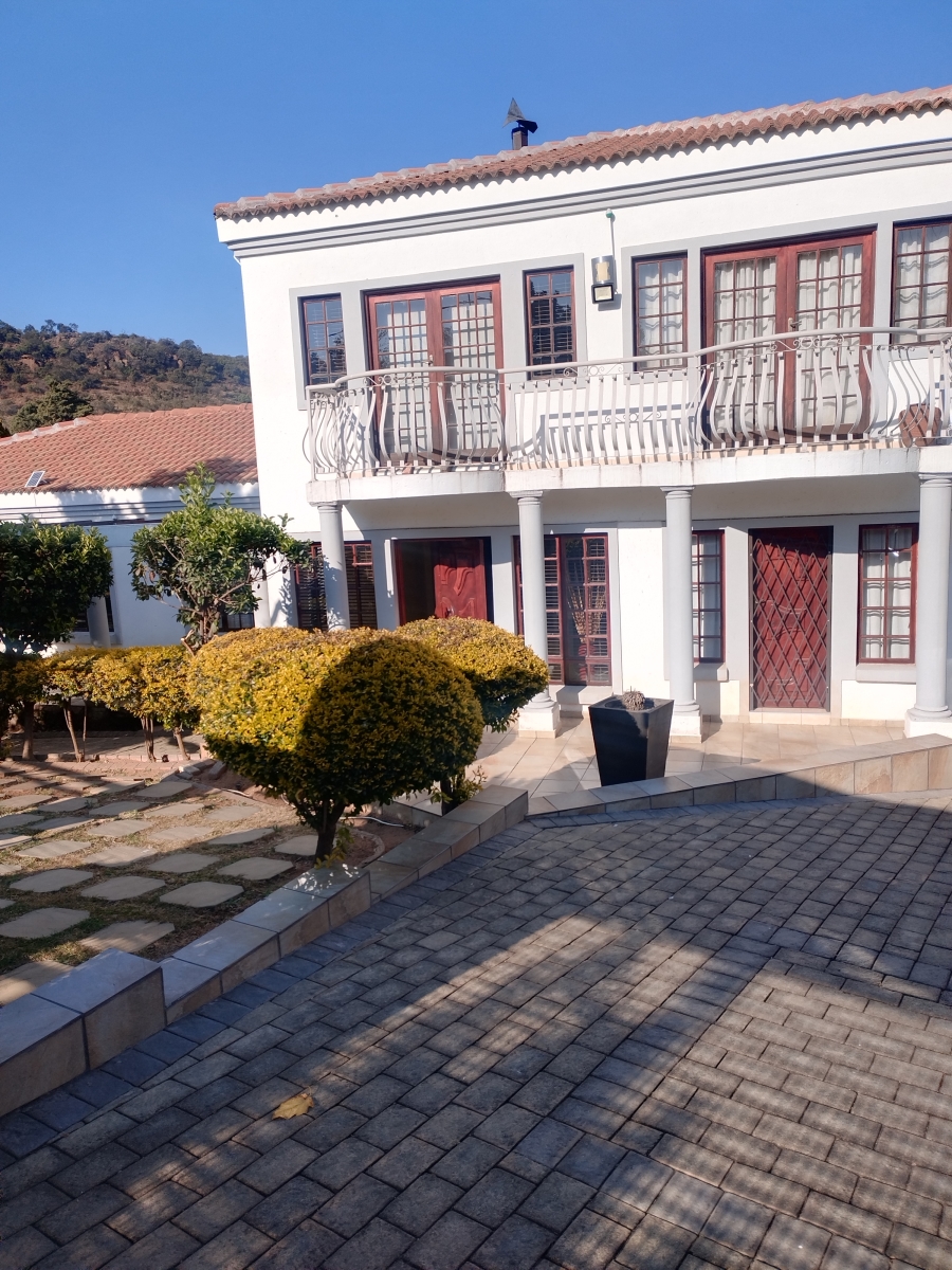 To Let 6 Bedroom Property for Rent in Mondeor Gauteng