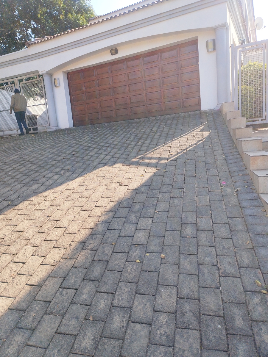 To Let 6 Bedroom Property for Rent in Mondeor Gauteng