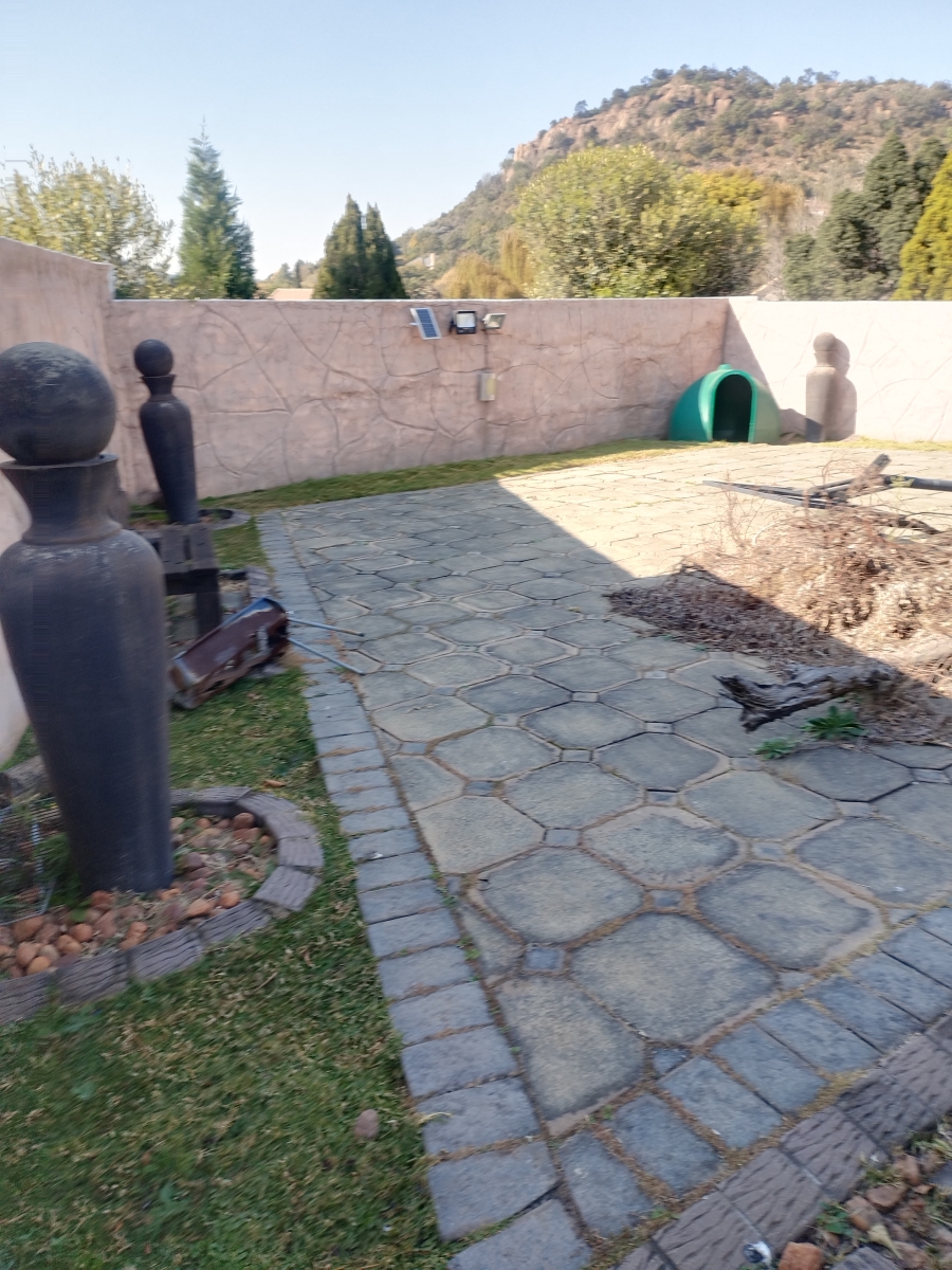 To Let 6 Bedroom Property for Rent in Mondeor Gauteng