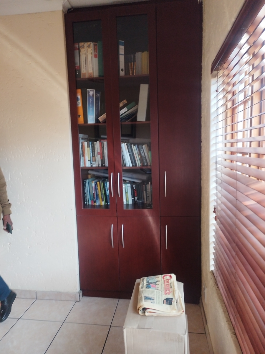 To Let 6 Bedroom Property for Rent in Mondeor Gauteng