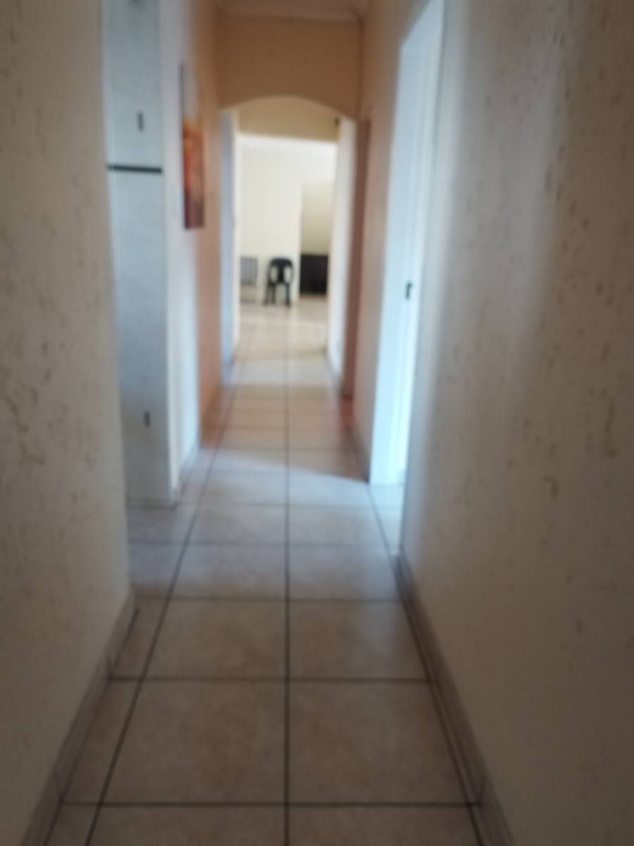 To Let 6 Bedroom Property for Rent in Mondeor Gauteng