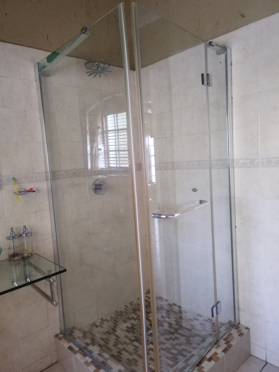 To Let 6 Bedroom Property for Rent in Mondeor Gauteng