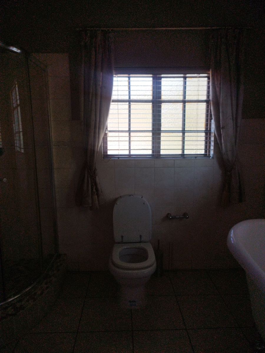 To Let 6 Bedroom Property for Rent in Mondeor Gauteng