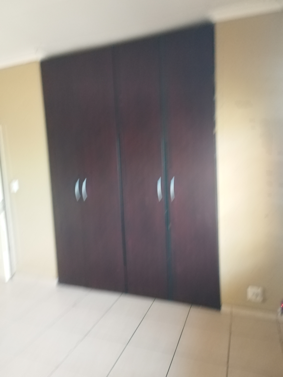 To Let 6 Bedroom Property for Rent in Mondeor Gauteng