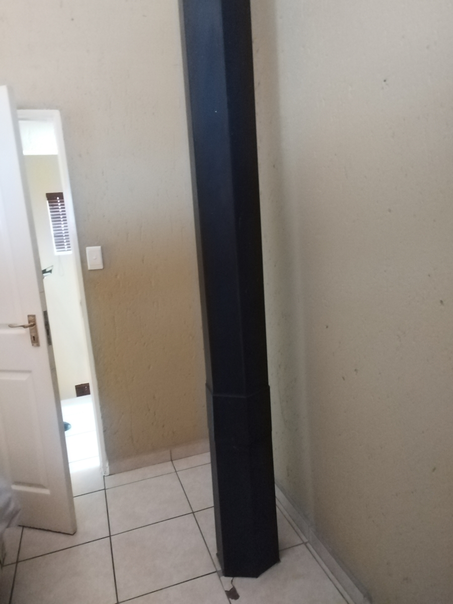 To Let 6 Bedroom Property for Rent in Mondeor Gauteng