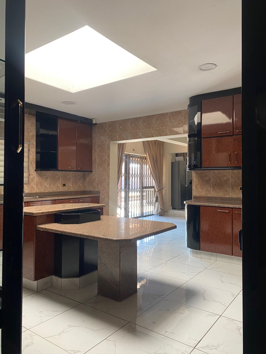 5 Bedroom Property for Sale in Eveleigh Gauteng