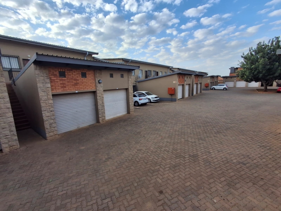 2 Bedroom Property for Sale in Theresa Park Gauteng