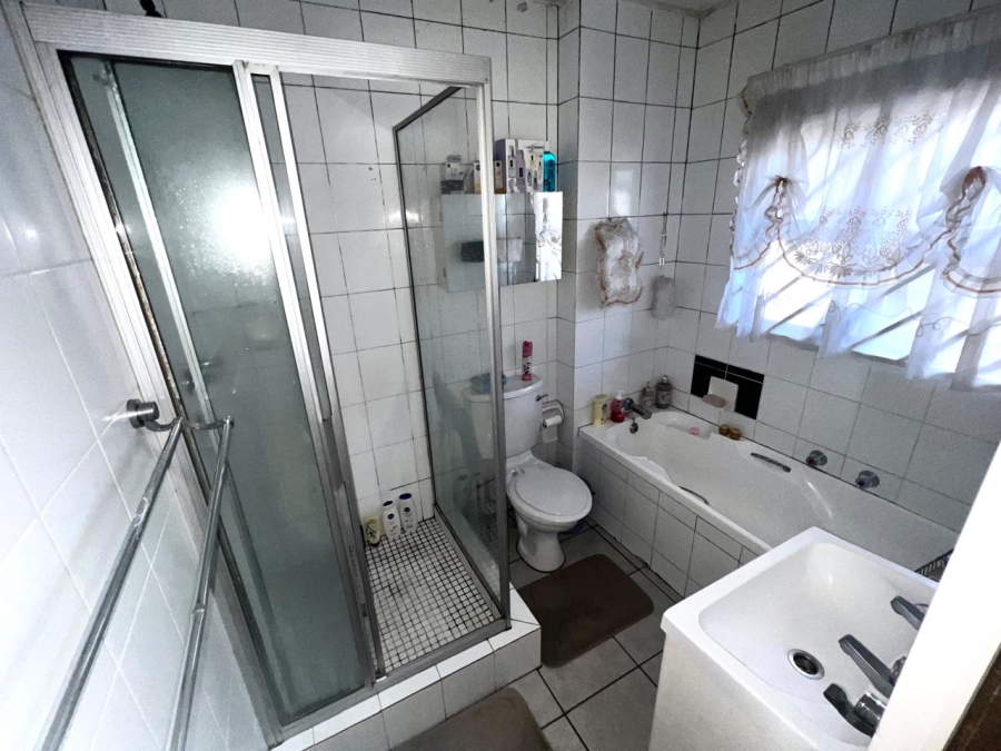 1 Bedroom Property for Sale in Morningside Gauteng