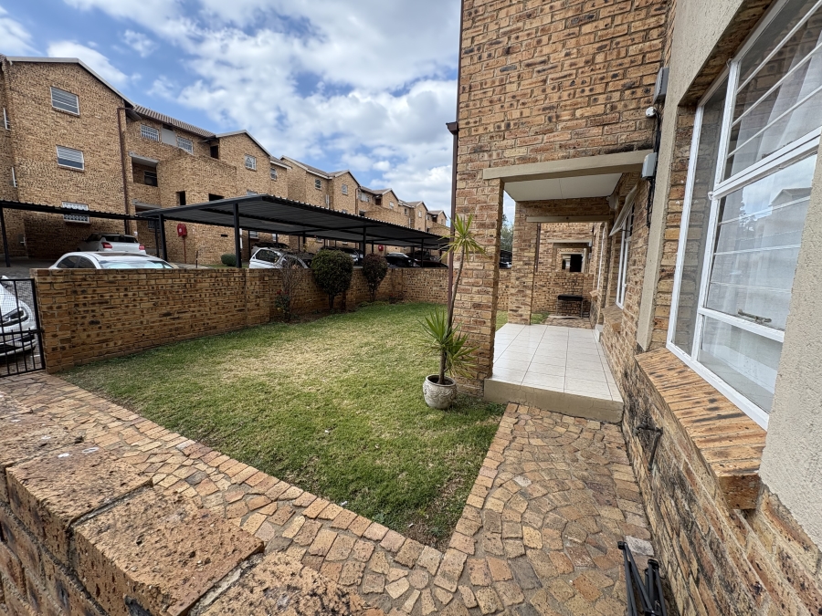 2 Bedroom Property for Sale in Honeydew Gauteng