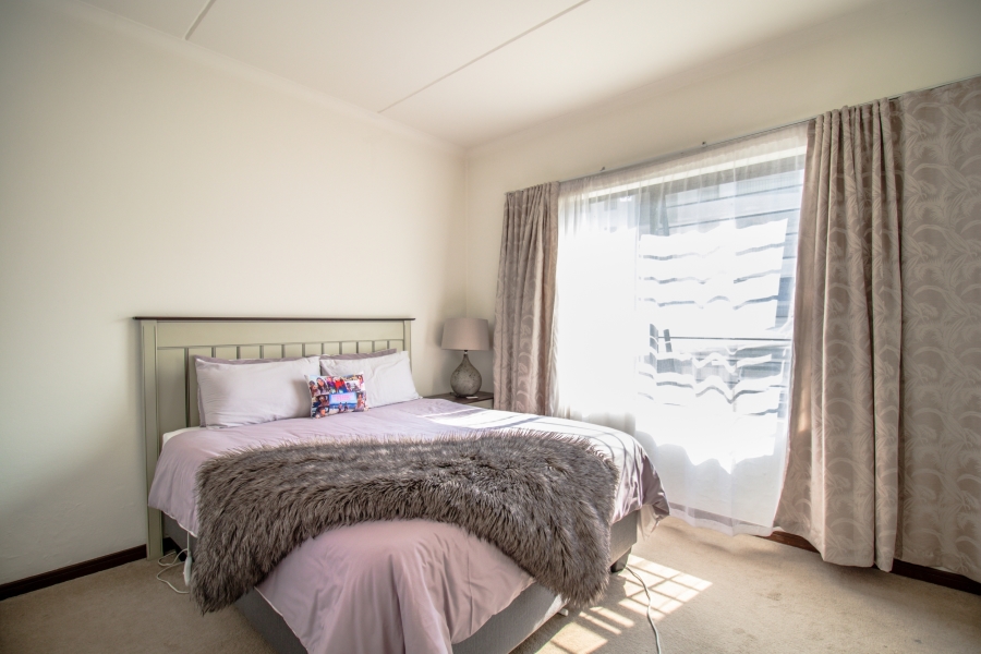 2 Bedroom Property for Sale in Erand Gardens Gauteng