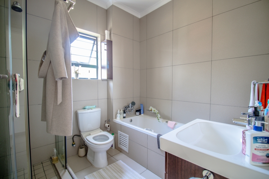 2 Bedroom Property for Sale in Erand Gardens Gauteng