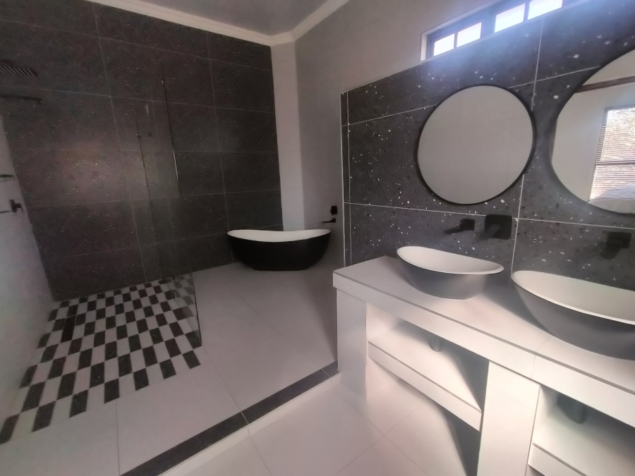 6 Bedroom Property for Sale in Pretoria North Gauteng