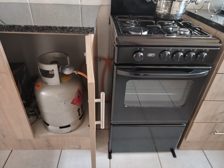 To Let 2 Bedroom Property for Rent in Kenleaf Gauteng