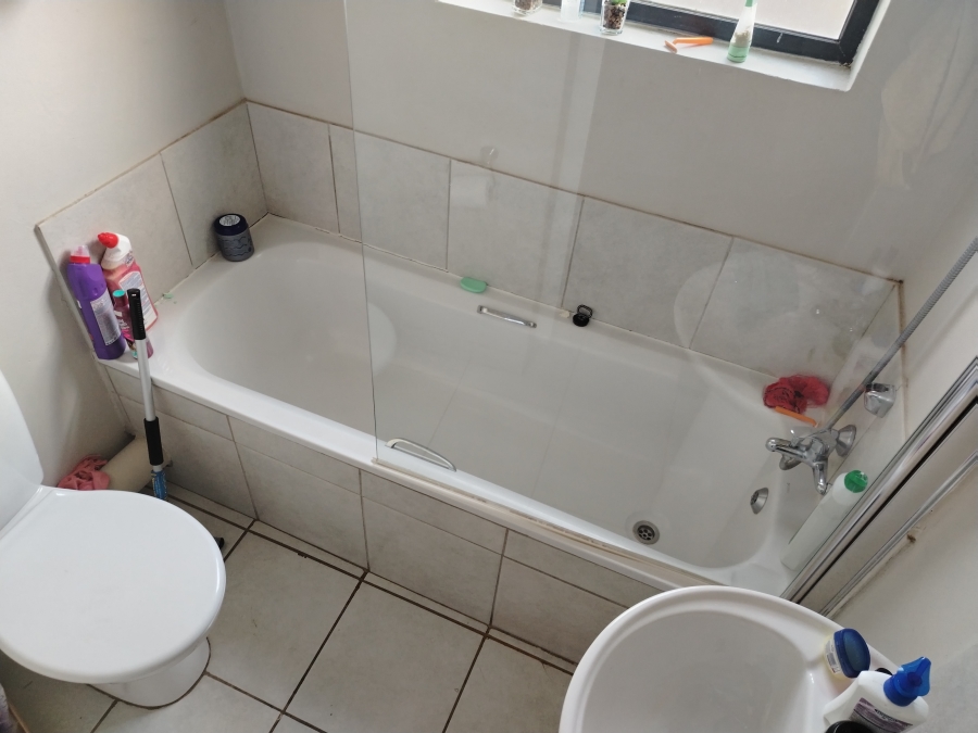 To Let 2 Bedroom Property for Rent in Kenleaf Gauteng