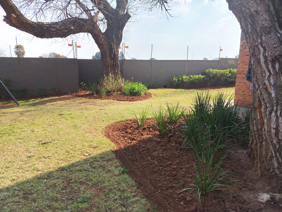 To Let 2 Bedroom Property for Rent in Kenleaf Gauteng