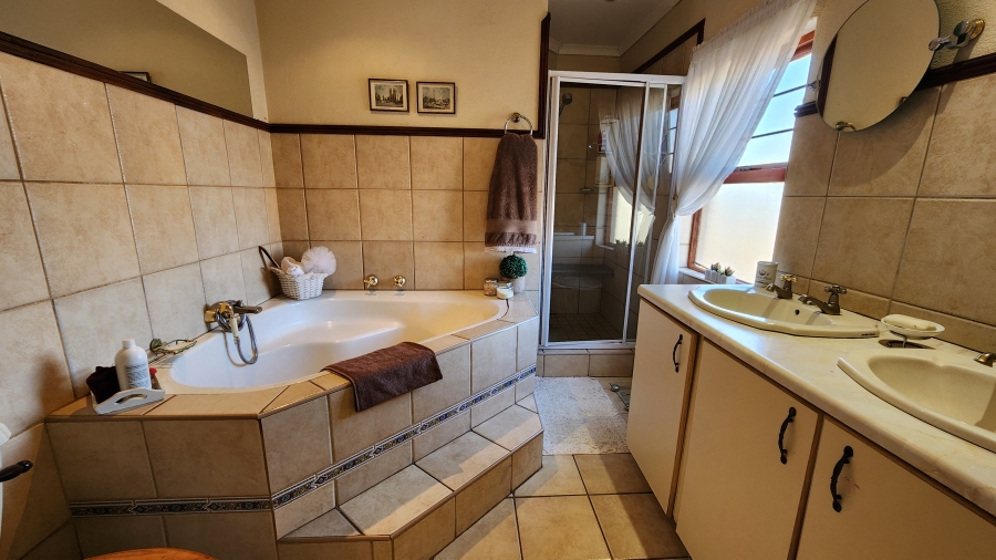 5 Bedroom Property for Sale in Jordaan Park Gauteng