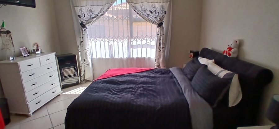 3 Bedroom Property for Sale in New Redruth Gauteng