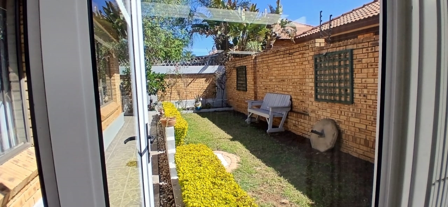 3 Bedroom Property for Sale in New Redruth Gauteng