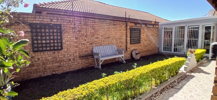 3 Bedroom Property for Sale in New Redruth Gauteng