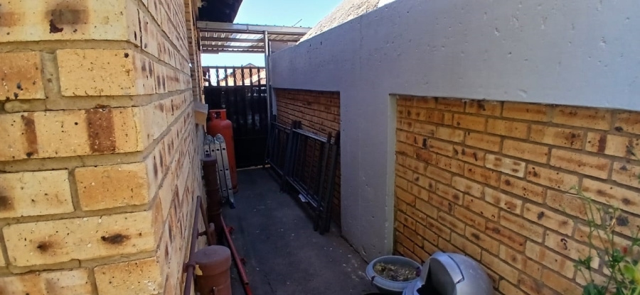 3 Bedroom Property for Sale in New Redruth Gauteng